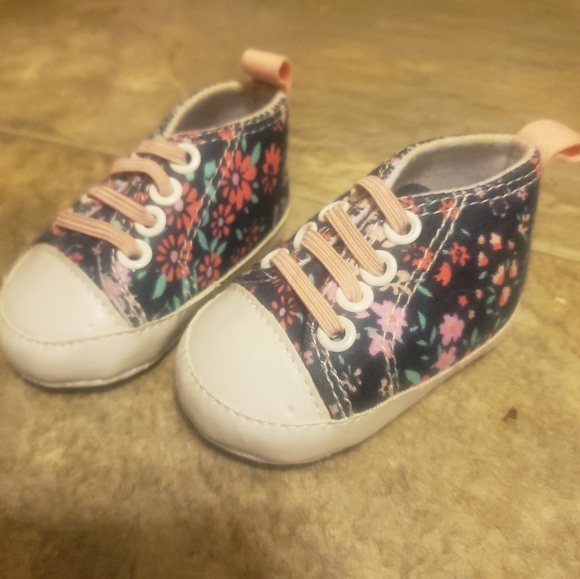 Newborn Shoes - Picture 2 of 3